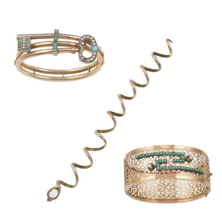 Lotto costituito da due bracciali rigidi ed un “serpente” per acconciatura con piccoli turchesi e perle  - Asta Fine Jewels - Cambi Casa d'Aste