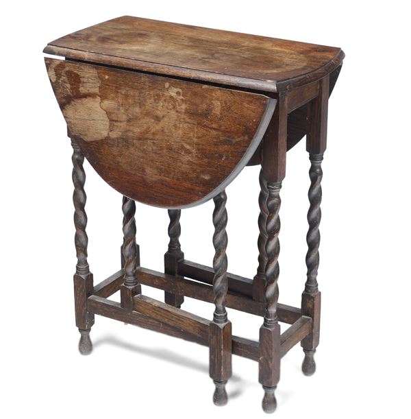 Tavolino con alette e gambe tornite. XIX-XX secolo