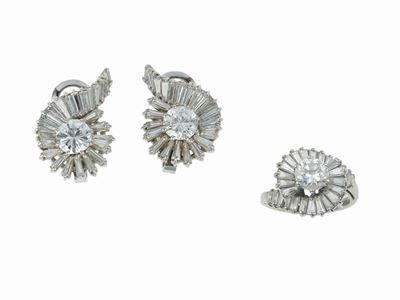 Demi-parure in oro bianco 750/1000 con diamanti, orecchini a clip e anello con diamanti taglio br...
