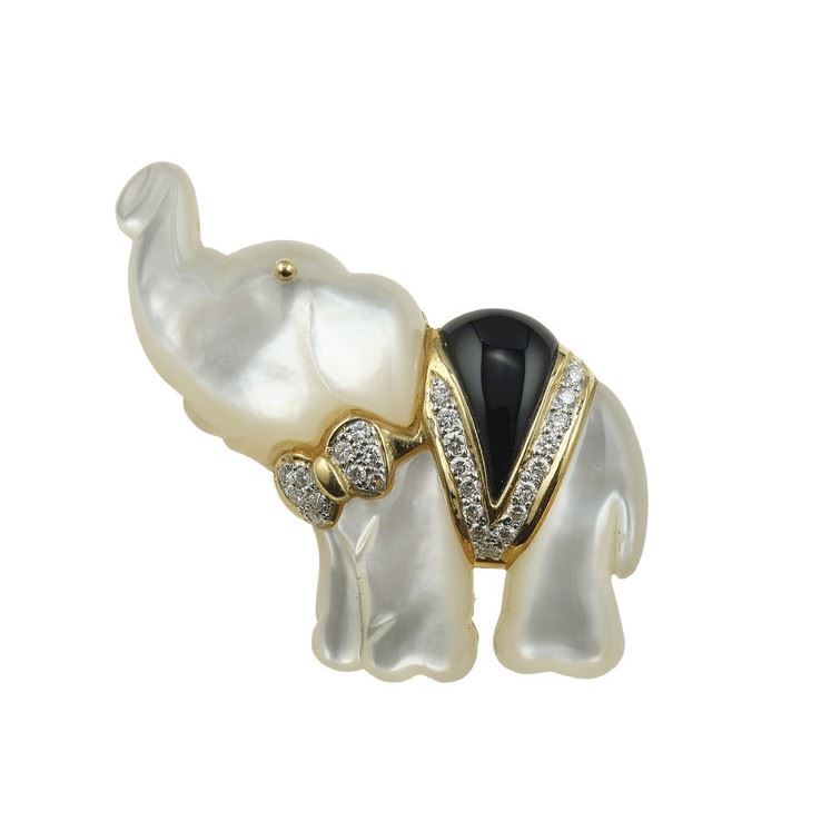 Mother-of-pearl, onyx and diamond brooch  - Auction Jewels - Cambi Casa d'Aste