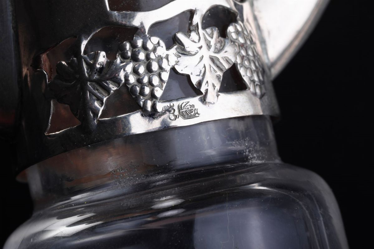 Caraffa con Finimenti in Argento. Manifattura Estera del XX Secolo