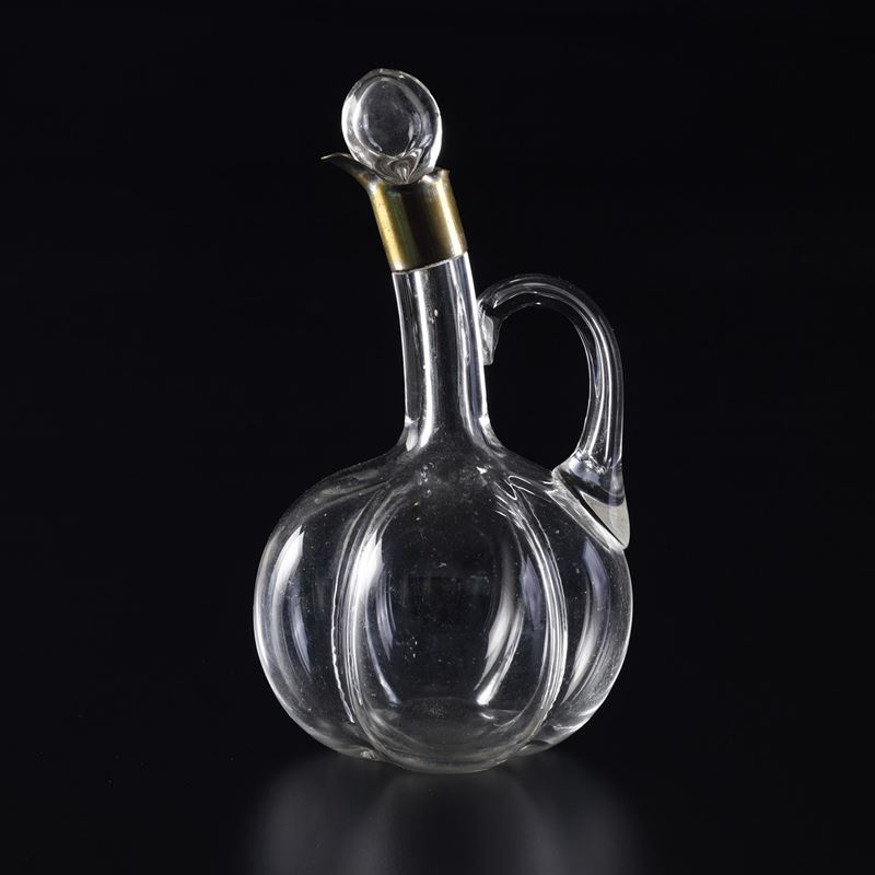 Piccola bottiglia in vetro con tappo in metallo  - Asta L'Art de la Table - Cambi Casa d'Aste