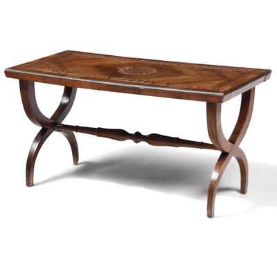 Tavolino in Legno Lastronato ed Intarsiato. XIX Secolo