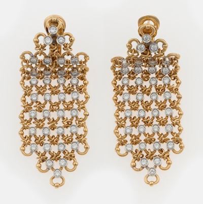 Orecchini pendenti con diamanti, montatura in oro giallo 750/1000