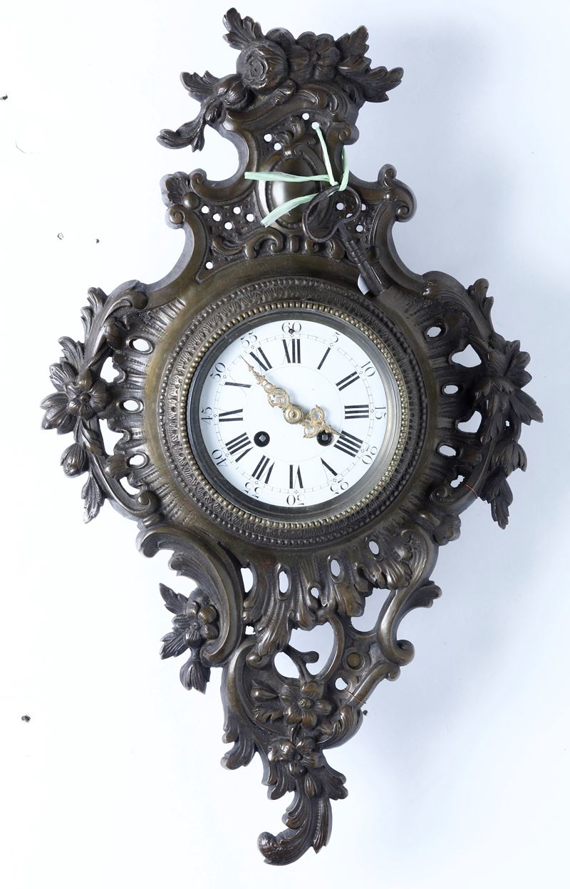 Pendola Cartel da parete in bronzo brunito in stile luigi XV. Francia XIX secolo  - Auction Pendulum and clocks - Cambi Casa d'Aste