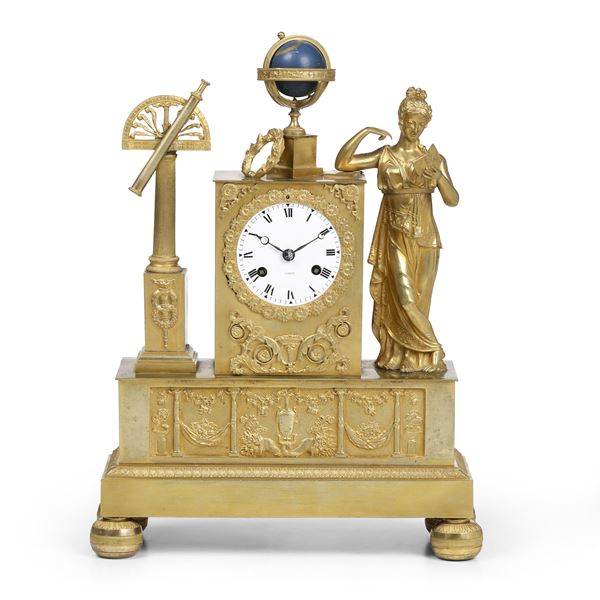 Pendola Carlo X in bronzo dorato "L'Astronomia". Completa di campana. Francia XIX secolo