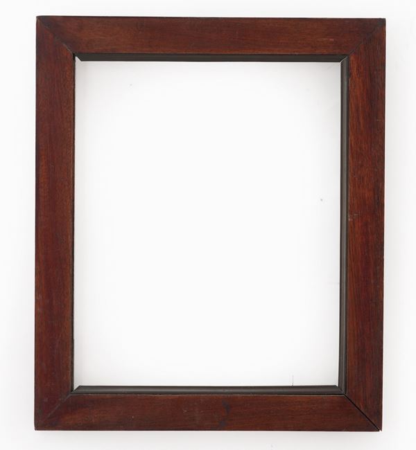 Cornice in noce o ciliegio con profilatura interna in bronzo