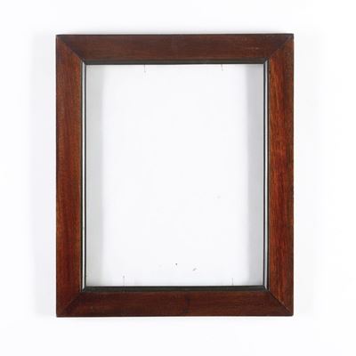 Cornice in Noce con Profilatura Interna in Bronzo