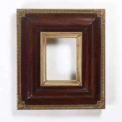 Bella Cornice con Profilature Esterne e Interne in Bronzo Dorato. XIX-XX Secolo