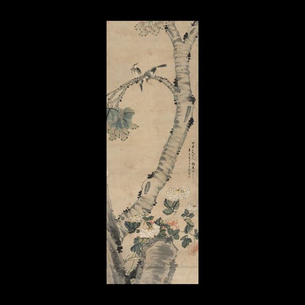 Scroll su carta a decoro naturalistico con albero in fiore, rondini e iscrizioni, Cina, XX secolo