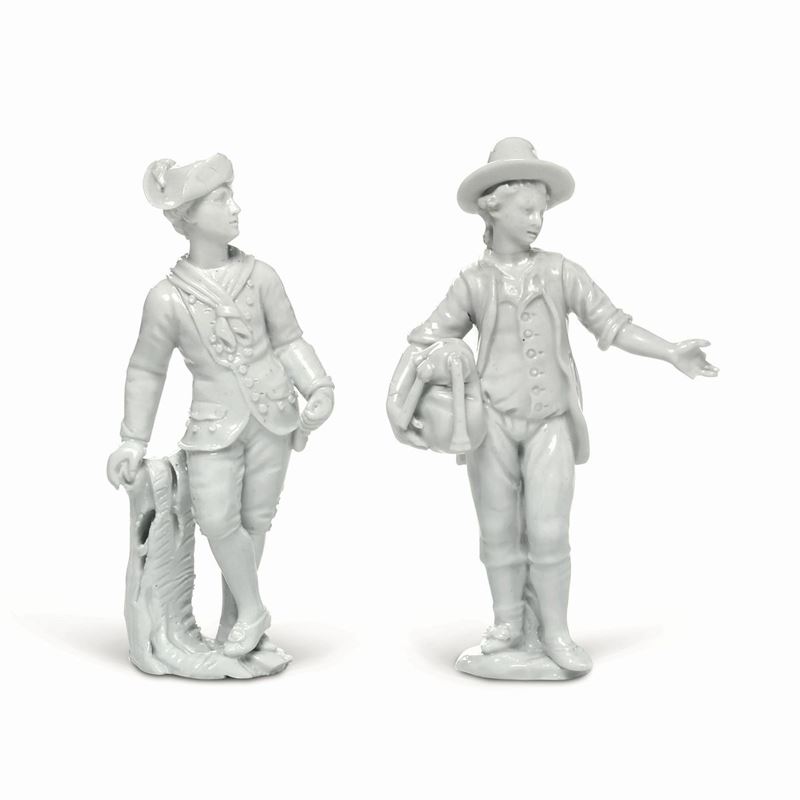 Due figurine Probabilmente, Vienna, Manifattura Imperiale, terzo quarto del XVIII secolo  - Asta Maioliche, Porcellane e Figure Venete di un Collezionista Veneziano - Cambi Casa d'Aste