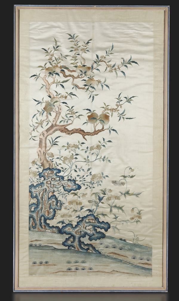 Tessuto finemente ricamato in seta raffigurante soggetto naturalistico, Cina, Dinastia Qing, XIX secolo