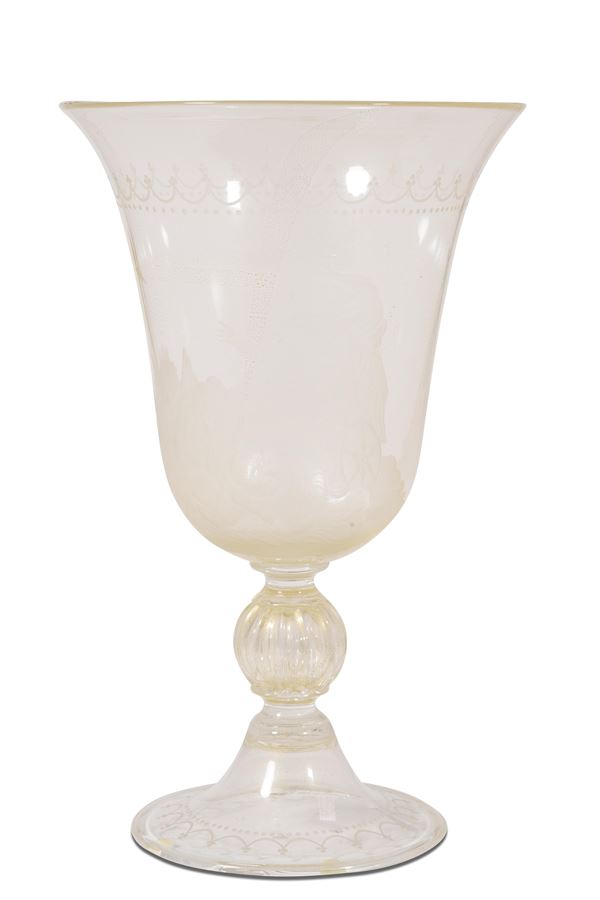 Coppa in vetro di Murano inciso e lavorato in oro. XX secolo