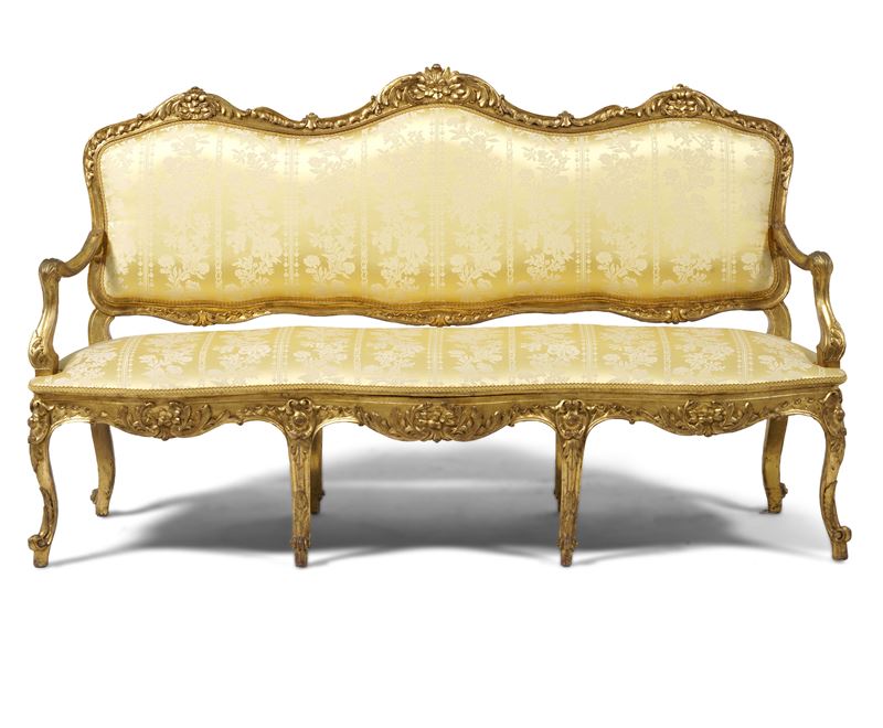 Divano in legno intagliato e dorato. XX secolo  - Auction Palazzo Pugliese: Antique style furniture - Cambi Casa d'Aste