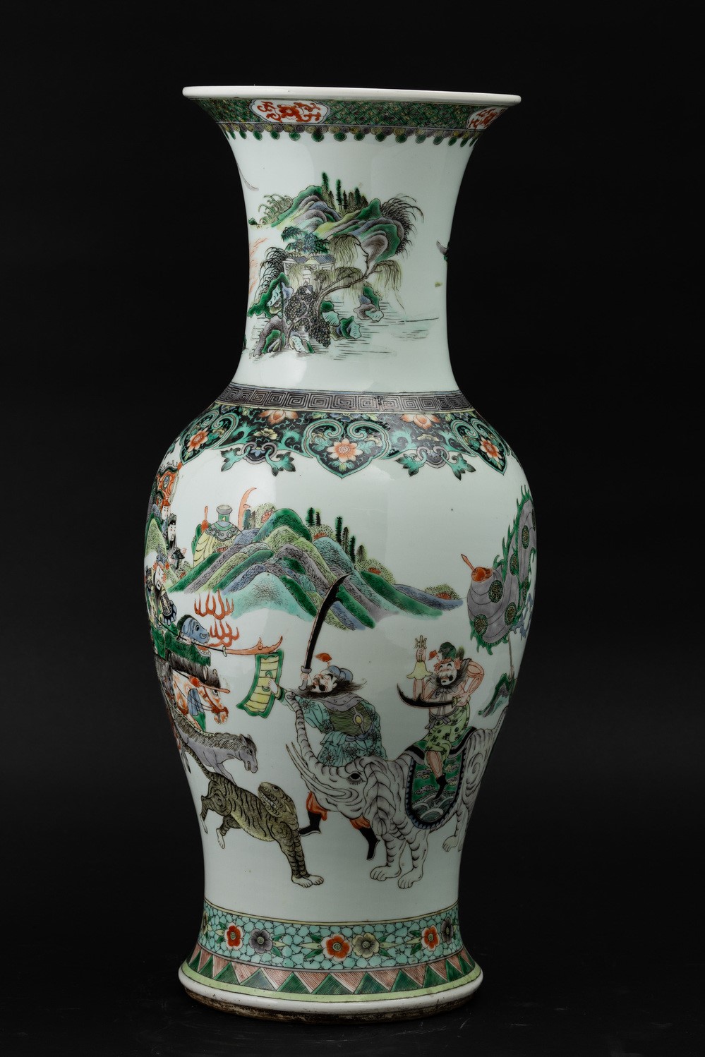 Cina, Dinastia Qing (XIX secolo), Vaso in porcellana della Famiglia Verde con guerrieri