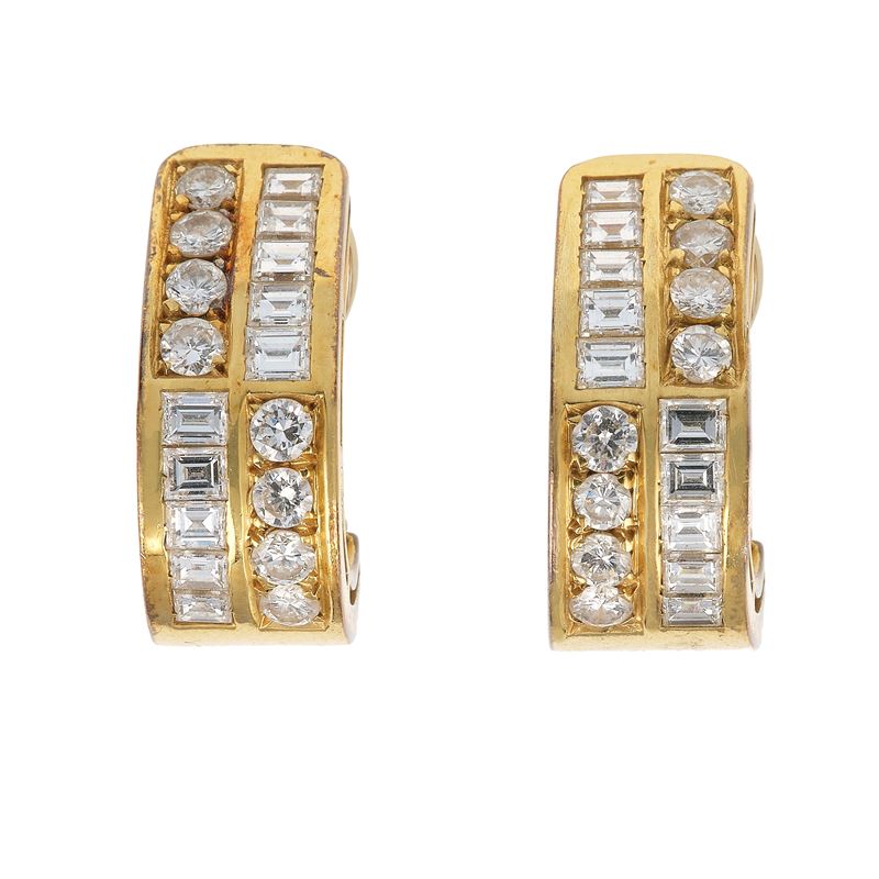 Pair of gold and diamond earrings  - Auction Jewels - Cambi Casa d'Aste