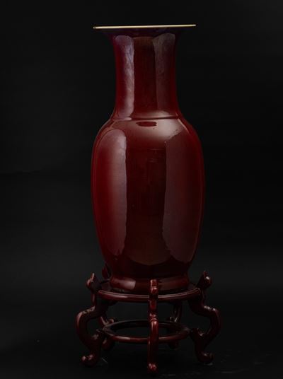 Vaso in porcellana monocroma «sangue di bue», Cina, Dinastia Qing, XIX secolo