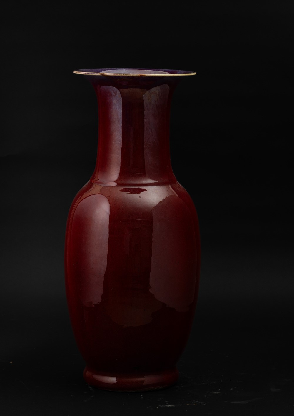 Vaso in porcellana monocroma «sangue di bue», Cina, Dinastia Qing, XIX secolo