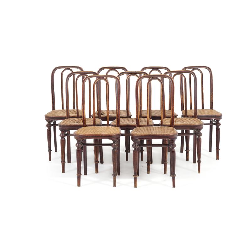 Nove sedie in legno intagliato. XX secolo  - Asta Antiquariato - Cambi Casa d'Aste