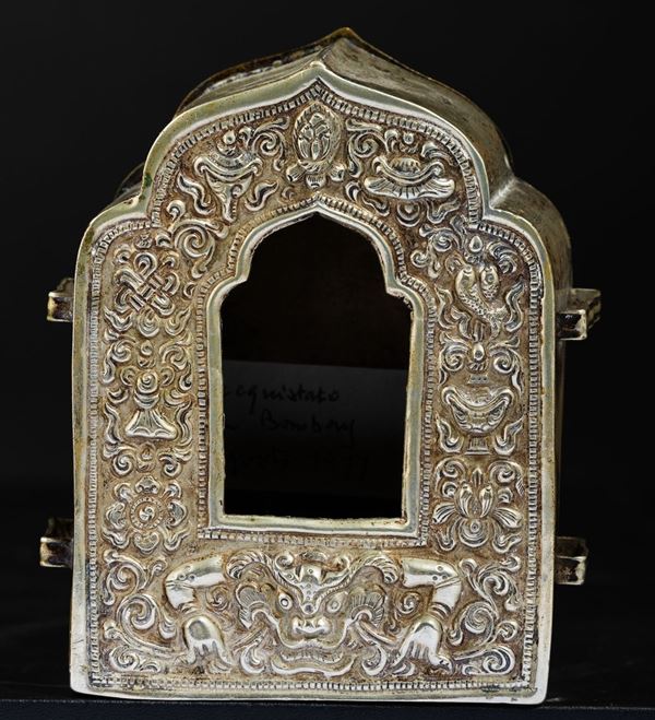 Altare da viaggio in metallo argentato, Tibet, XIX secolo