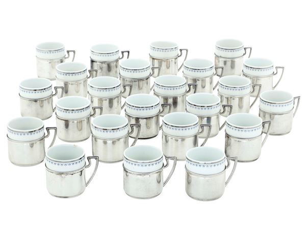 23 tazze da caffè Ginori con sottotazza in argento. Argenteria italiana del XX secolo