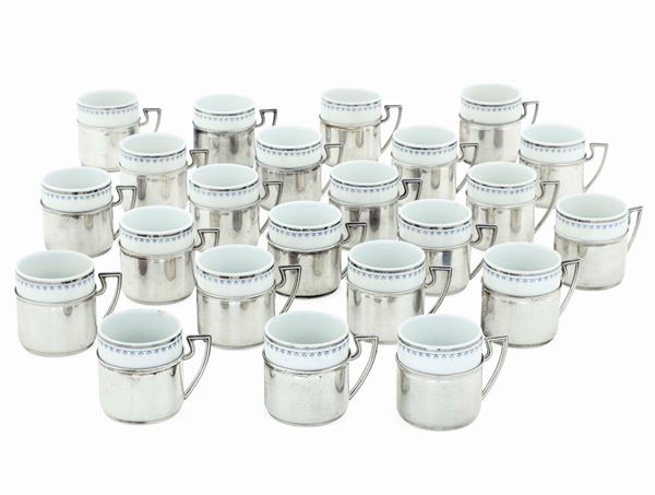 23 tazze da caffè Ginori con sottotazza in argento. Argenteria italiana del XX secolo