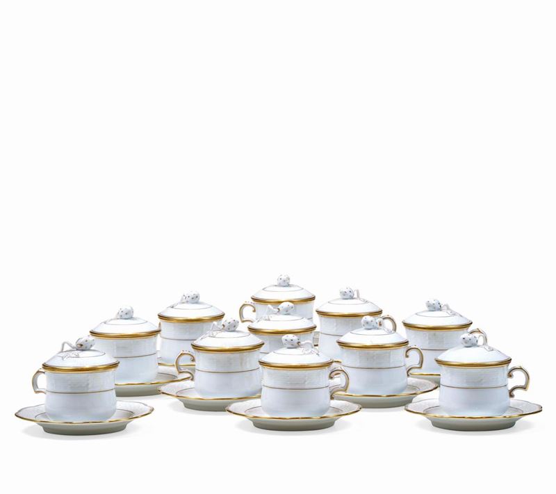 Diciotto tazze da brodo con coperchio e sottopiatto Ungheria, Manifattura Herend, terzo quarto del XX secolo   - Asta L'Art de la Table - Cambi Casa d'Aste