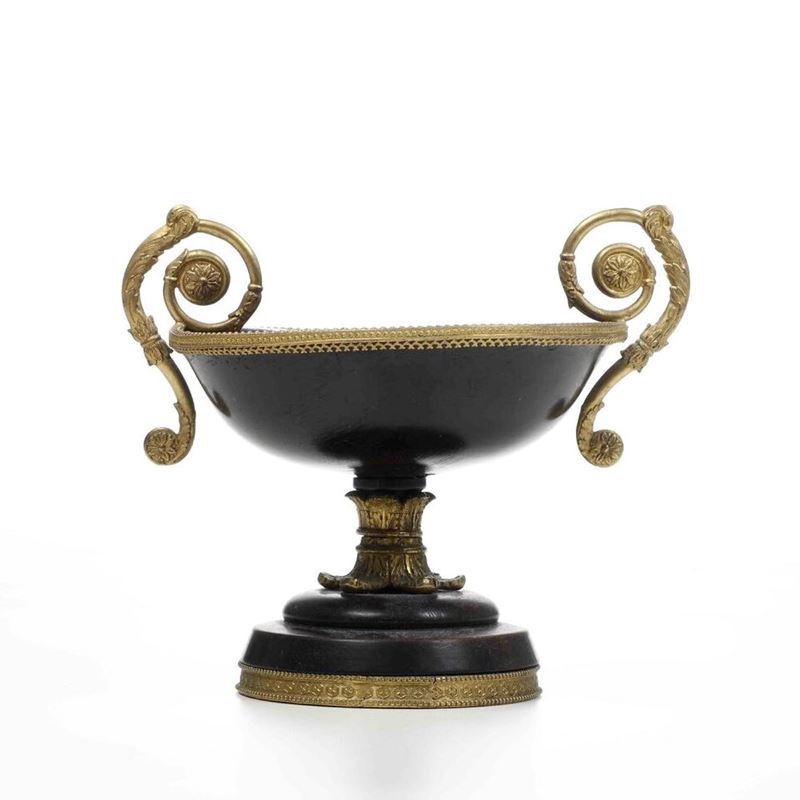 Alzata in legno ebanizzato e bronzo dorato. XIX-XX secolo  - Auction Antique - Cambi Casa d'Aste