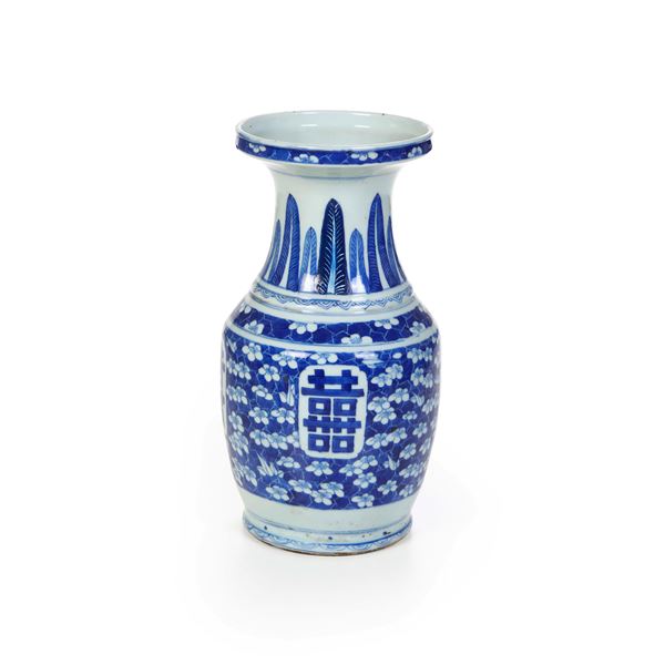 Vaso in porcellana. Cina XX secolo