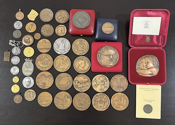 TRIESTE. Lotto di circa 43 medaglie.