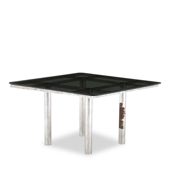 Tavolo con piano in vetro