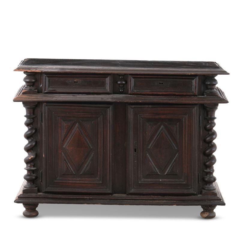 Credenza a due ante e due cassetti. XVII-XVIII secolo  - Auction Antique - Cambi Casa d'Aste