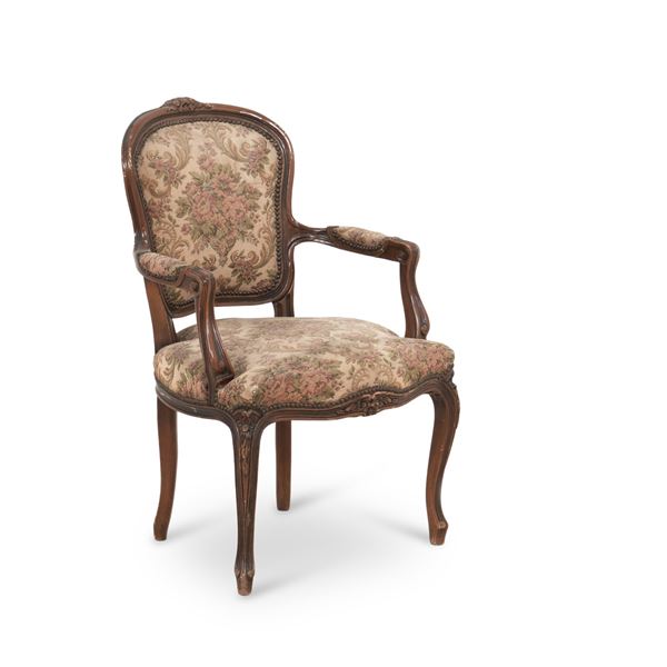 Poltrona in stile Luigi XV in legno intagliato
