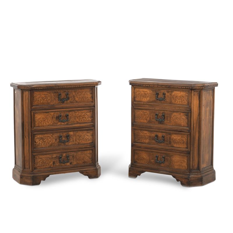 Coppia di mobili a quattro cassetti. XX secolo  - Auction Antique - Cambi Casa d'Aste