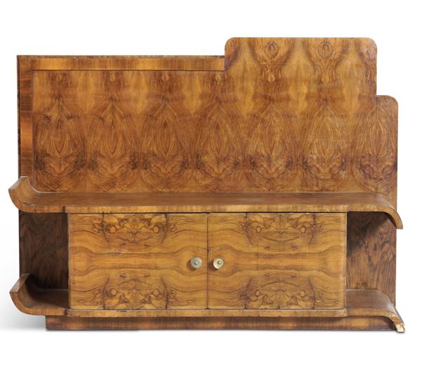 Mobile da ingresso lastronato in radica. XX secolo