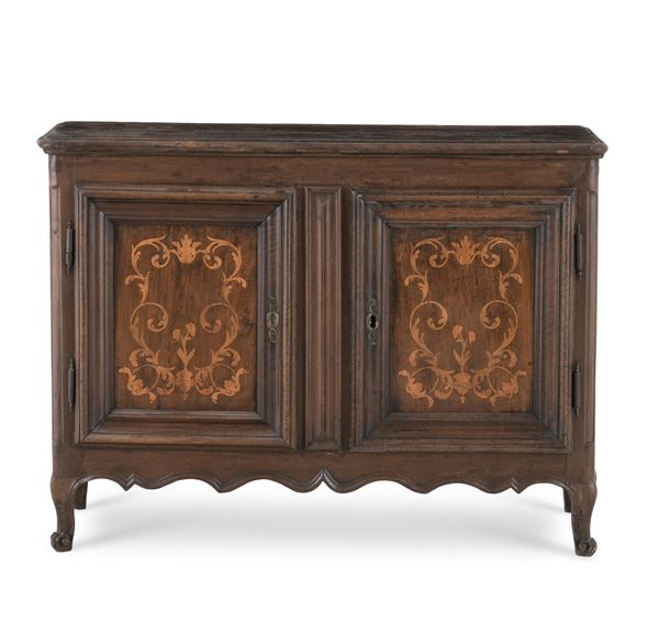 Credenza a due ante intarsiate. XIX secolo