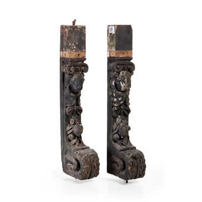 Due lesene in legno scolpito, decorazione a volute e teste di cherubino (XVIII secolo)