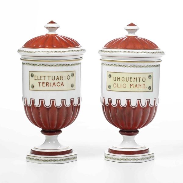 Coppia di vasi da farmacia. Doccia, Manifattura Richard Ginori, inizio del XX secolo.