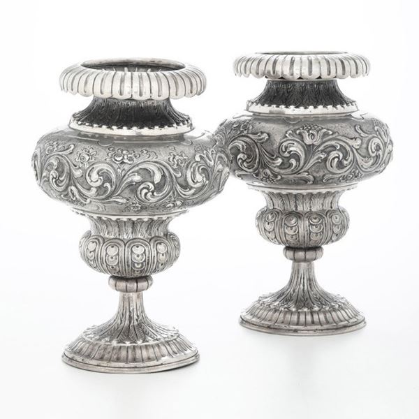 ﻿﻿﻿﻿Coppia di vasi. Argenteria italiana della prima metà del XX secolo