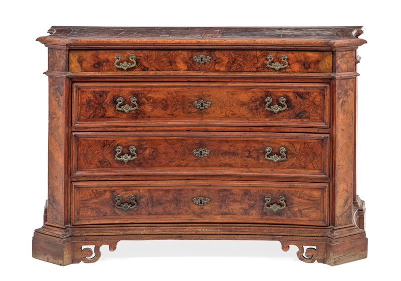 Cassettone lastronato in radica. Italia centrale XVII-XVIII secolo  - Asta Dimore Italiane - Cambi Casa d'Aste