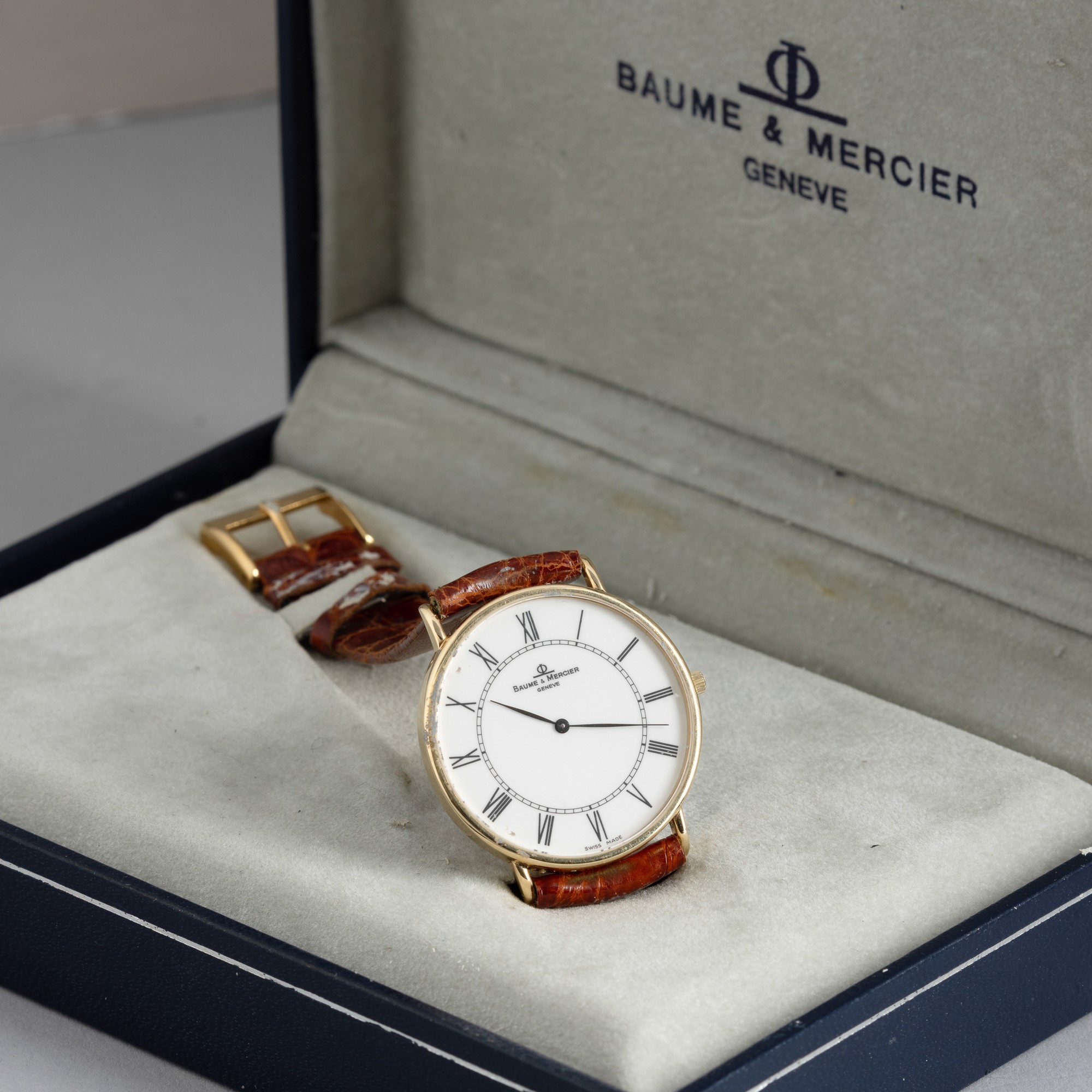 Baume & Mercier - Solo Tempo in Oro Giallo al Quarzo, Quadrante Bianco Numeri Romani, con Scatola...