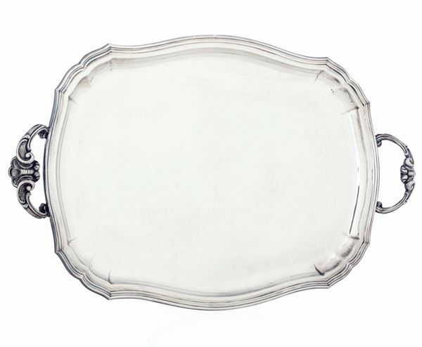 Vassoio biansato. Argenteria italiana del XX secolo. Argentiere Ricci & C., Alessandria
