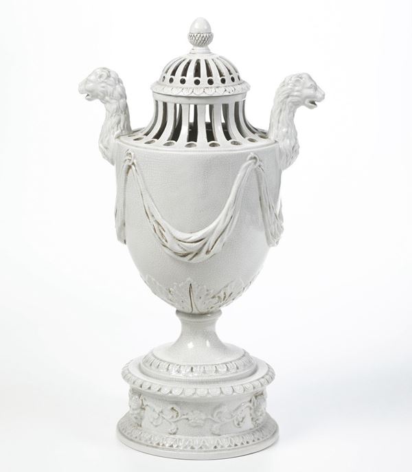 Vaso bruciaprofumi. Probabilmente Veneto, XX secolo.