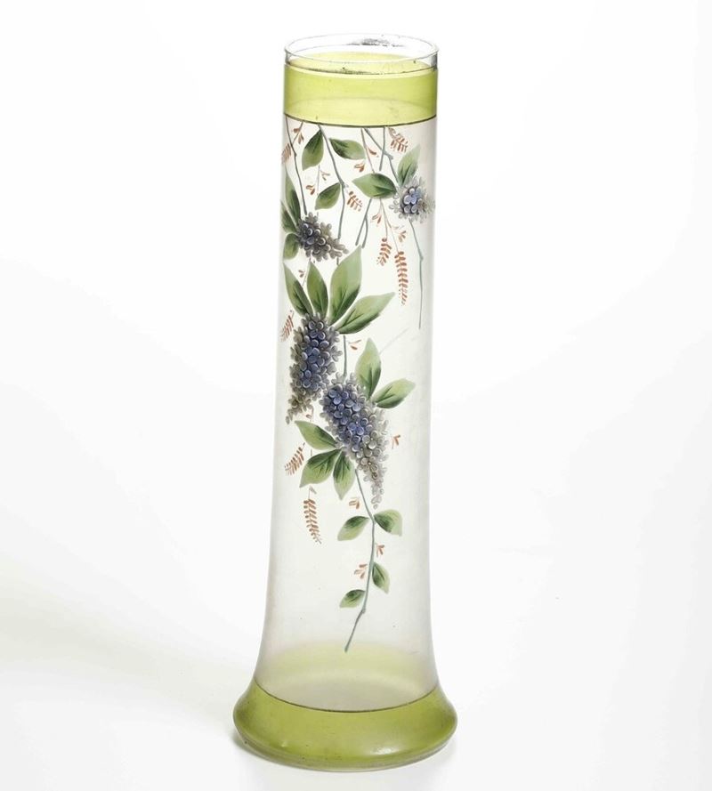Vaso in vetro di forma oblunga decorato con glicini in rilievo e dorature. Forse Francia inizio XX secolo  - Auction Antique - Cambi Casa d'Aste