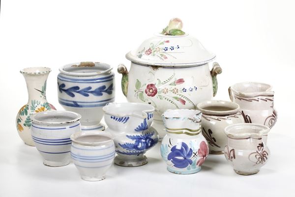 Lotto con ceramiche varie, XIX e inizio XX secolo.