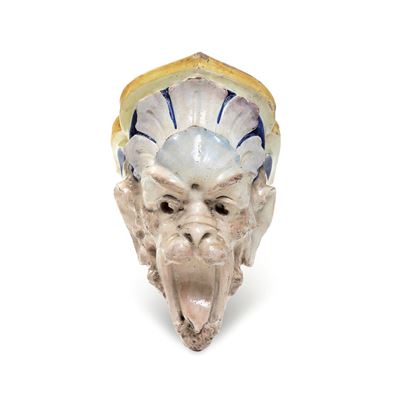 Bottega Ferlini, Mensola a mascherone di leone in maiolica