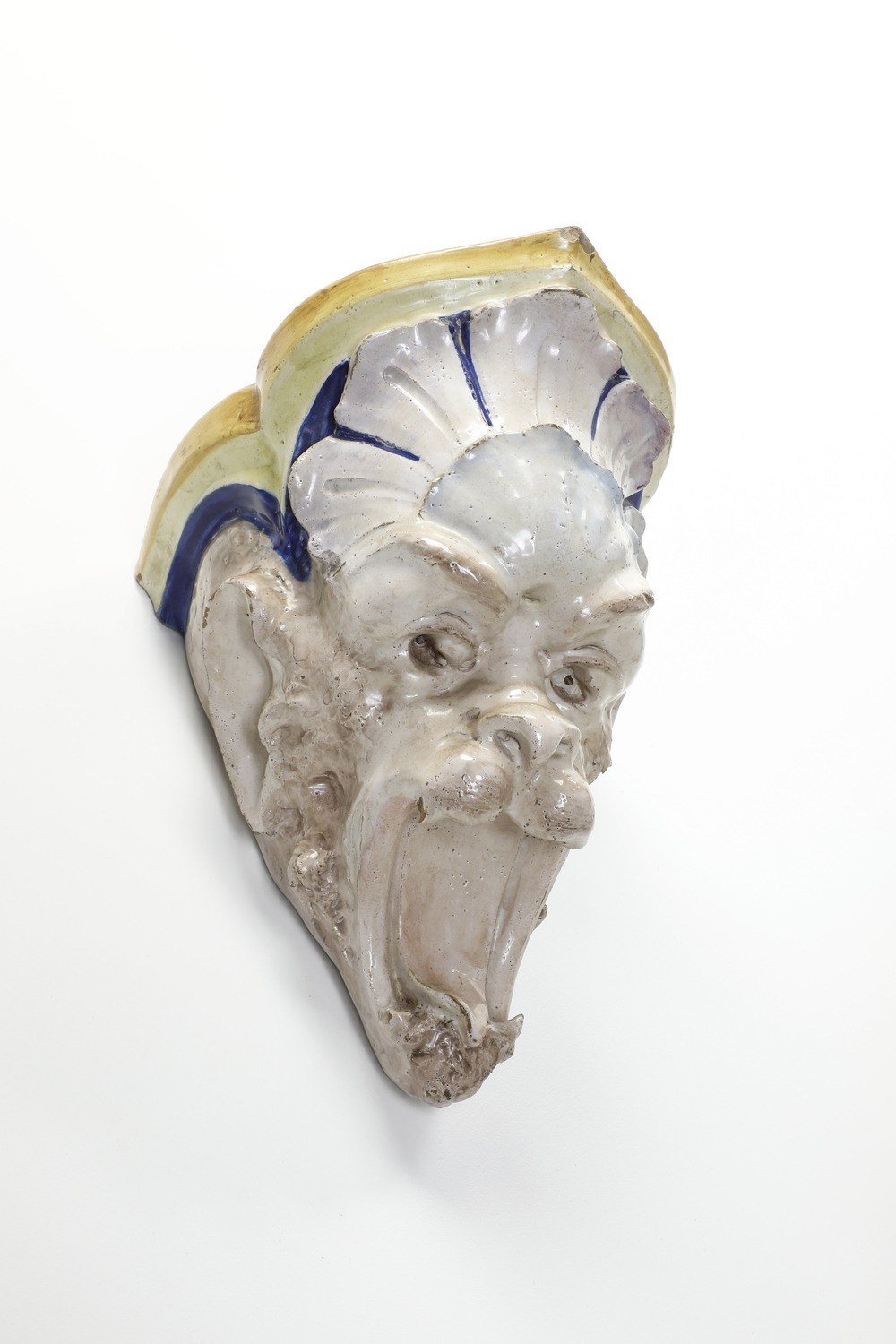 Bottega Ferlini, Mensola a mascherone di leone in maiolica