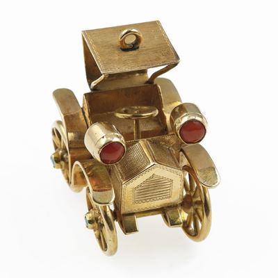Pendente "automobile" con Corallo e Piccoli Turchesi
