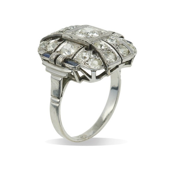 Anello con Diamanti e Piccoli Zaffiri