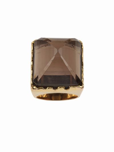 Anello con quarzo fumé, montatura in oro rosa 750/1000